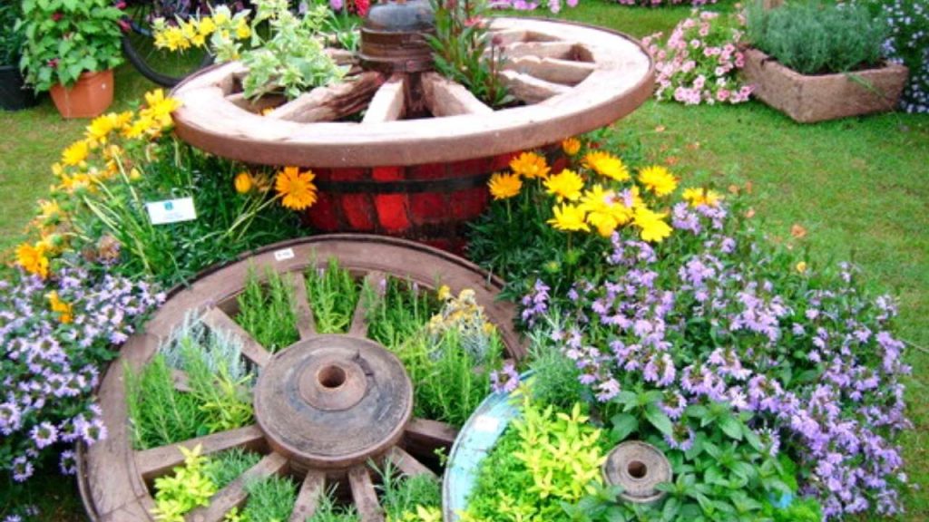 Best Amazing DIY Wagon Wheel Garden Ideas